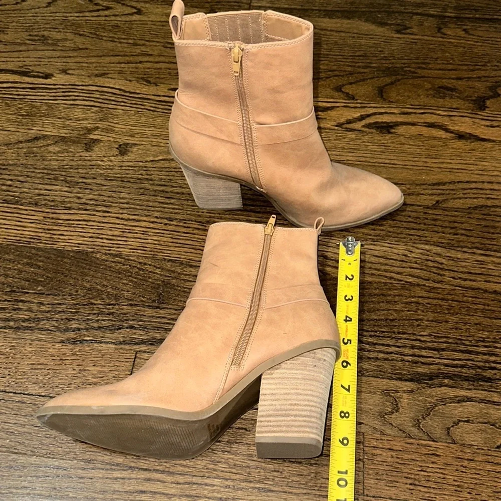DV Dolce Vita Nilano Zipper Pointed Toe Ankle Boot With Block Heel 11